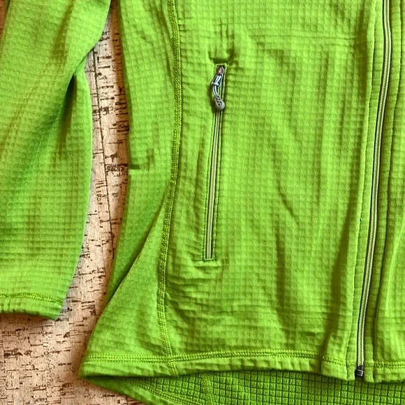 Patagonia Bright Green Women's Fleece Jacket - Picture 9 of 11